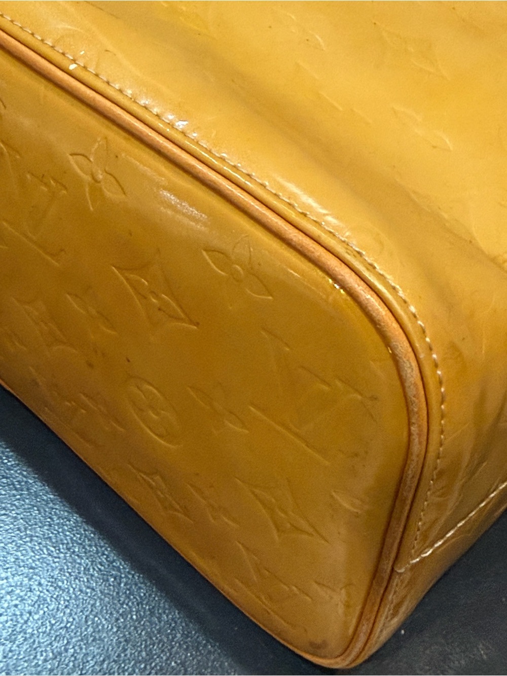 🔥GUC Vintage Louis Vuitton Houston Patent Leather Tote with unbranded bag charm - Picture 13 of 16